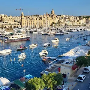 Entire Seaview Town House Casa vacanze